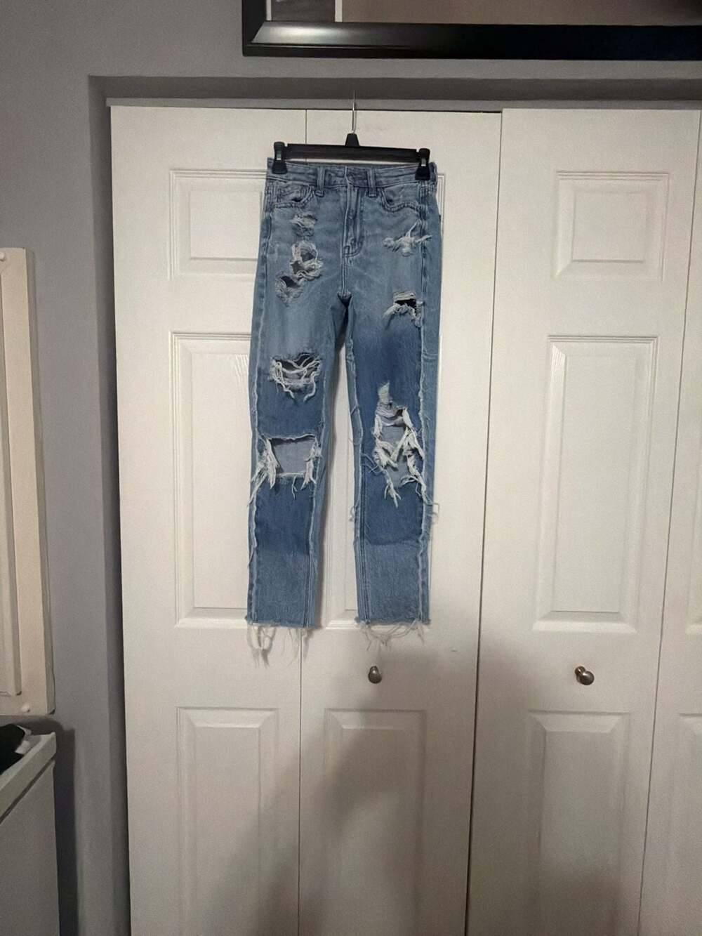 American Eagle Mom Jean Ripped Distressed Light Wash Denim Size 000 Short